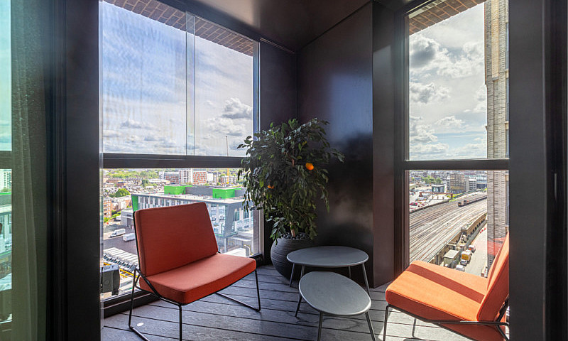 3 Bedroom Flat In Ch...