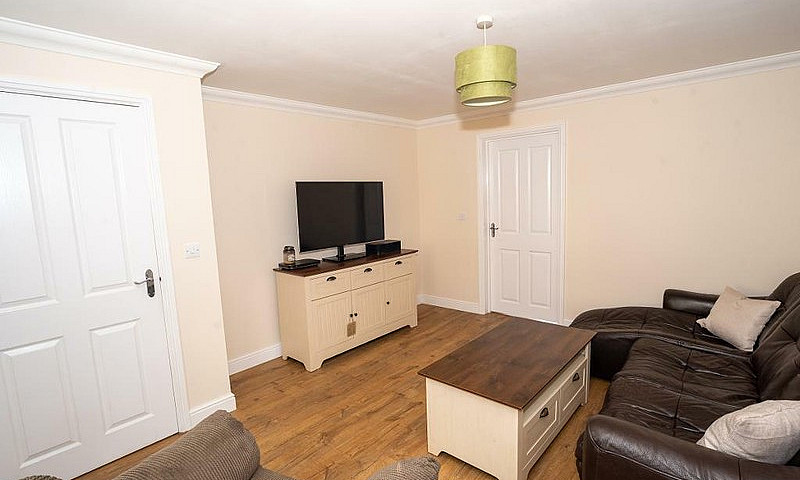 3 Bedroom House In P...
