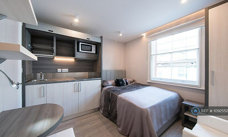 Studio Flat In Londo...