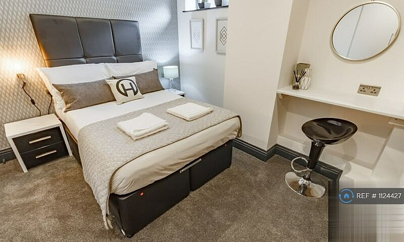 1 Bedroom In Upper F...