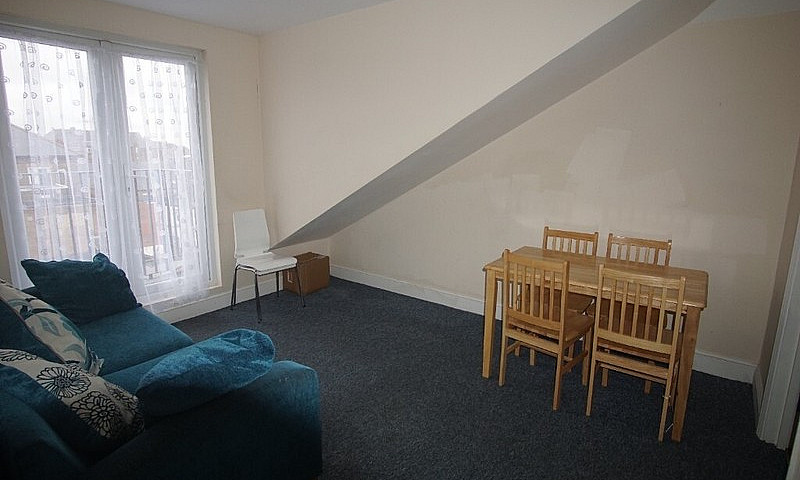 Spacious 2 Bedroom F...