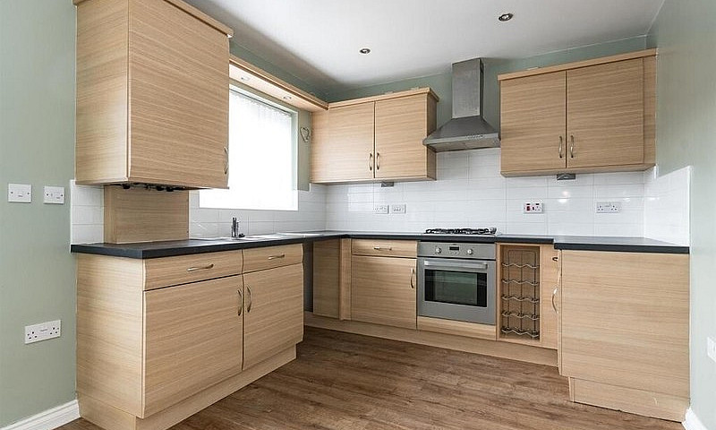 3 Bed Property For R...