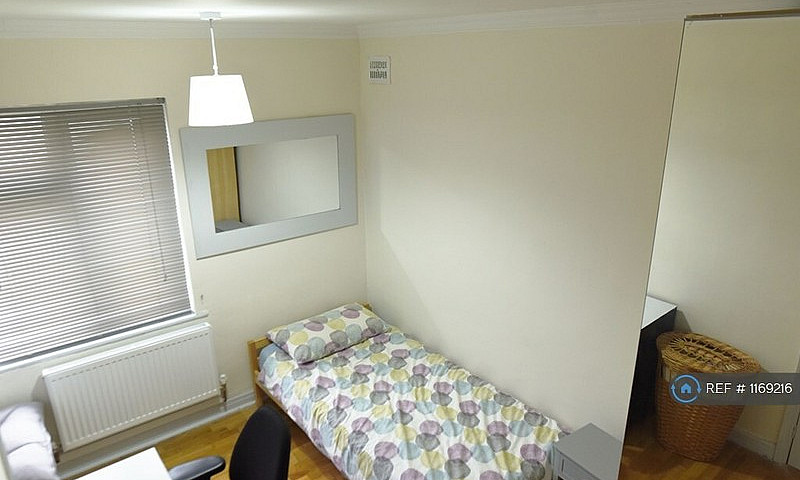 1 Bedroom In Bamford...