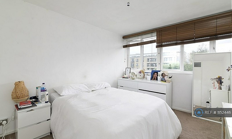 3 Bedroom Flat In Cl...