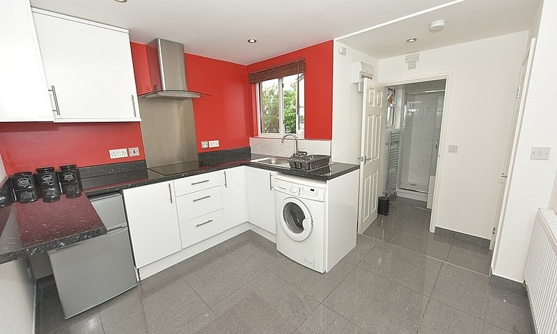  Newly Refurbished T...