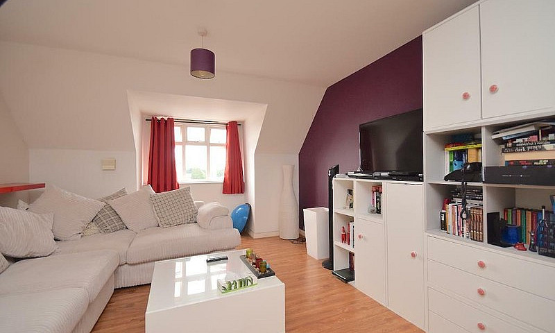2 Bedroom Flat In El...