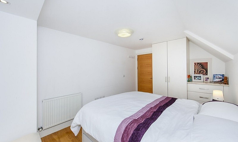 Two Bed Flat, Hammer...
