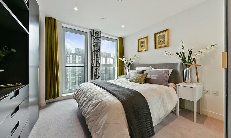 1 Bedroom Flat In Tw...