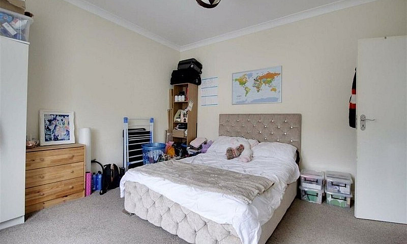 4 Bedroom Maisonette...