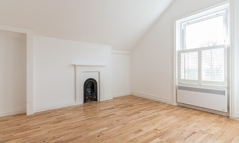 Lovely 2 Bedroom Fla...