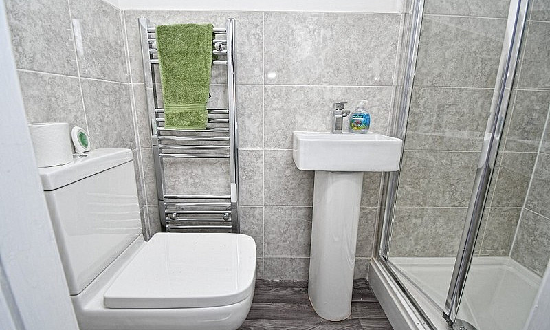 Huddersfield 4 Bed H...