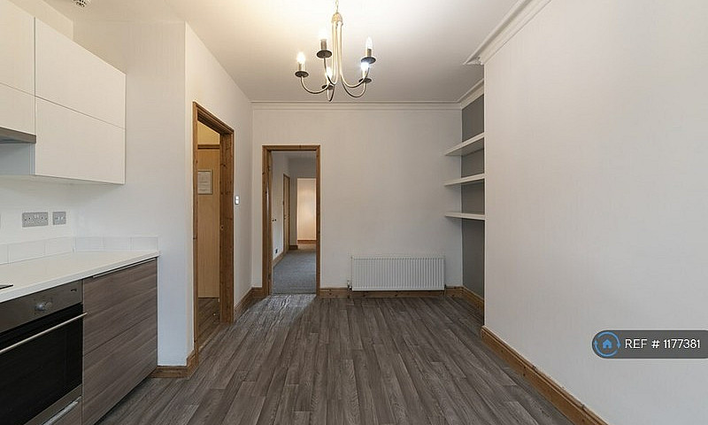 1 Bedroom Flat In Wa...