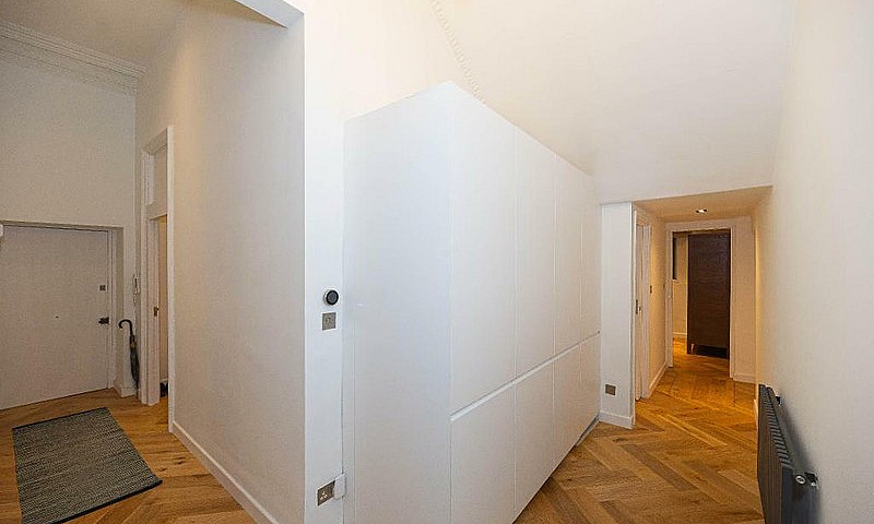 2 Bedroom Flat In 26...