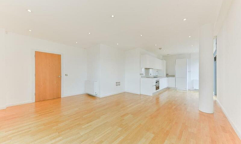 2 Bedroom Flat In Yo...