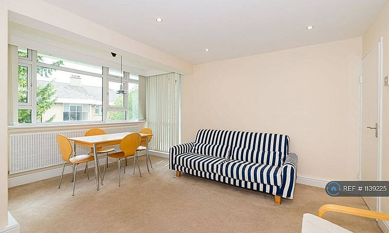 3 Bedroom Flat In Sm...