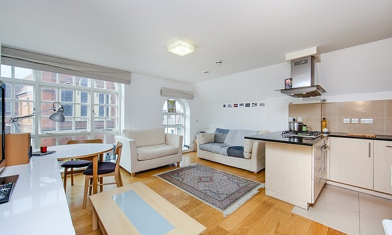 Two Bed Flat, Hammer...