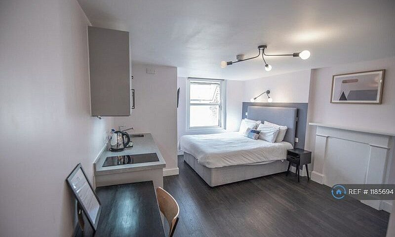 Studio Flat In Clanr...