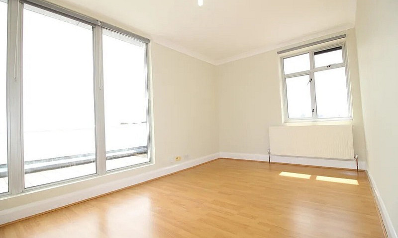 2 Bedroom Flat With ...