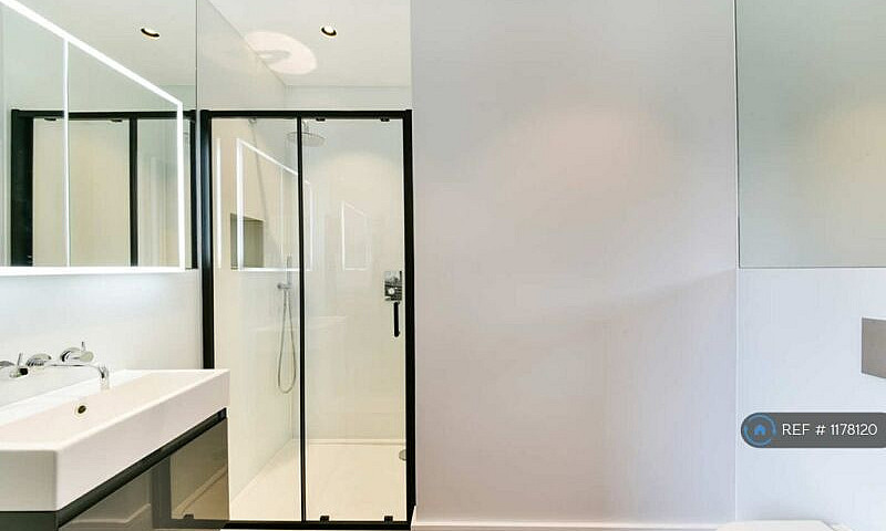 2 Bedroom Flat In Bl...