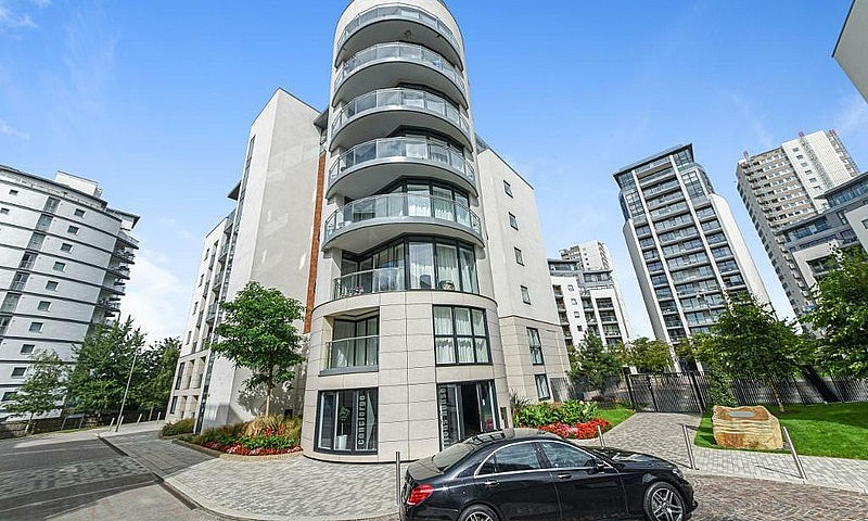 1 Bedroom Flat In Ai...