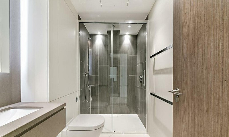2 Bedroom Flat In Ad...
