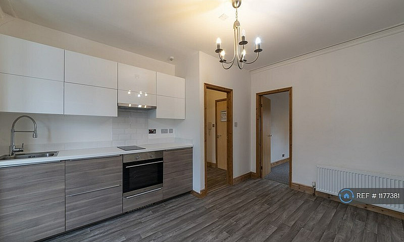 1 Bedroom Flat In Wa...