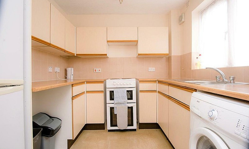 2 Bedroom House In P...