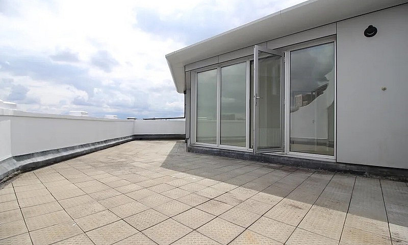 2 Bedroom Flat With ...