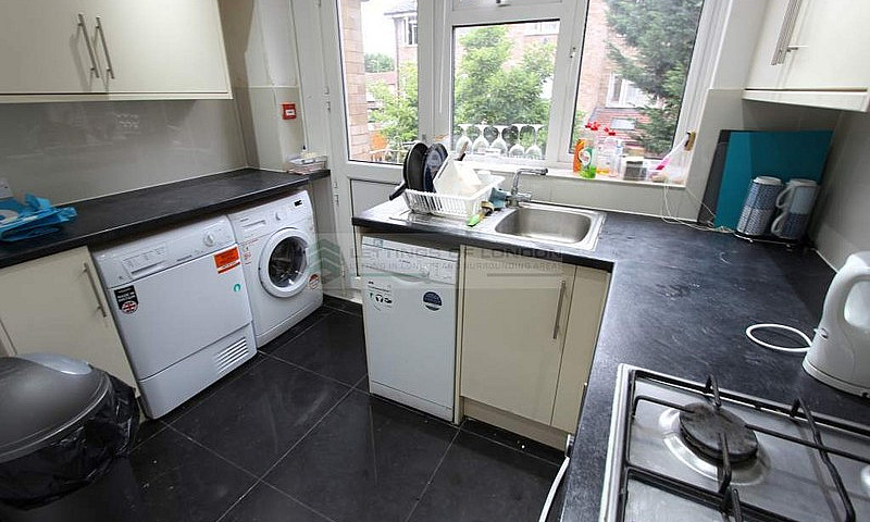 1 Bedroom House In G...