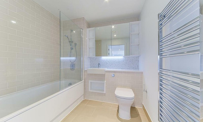 2 Bedroom Flat In Dr...