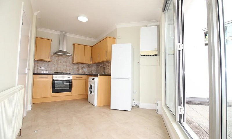2 Bedroom Flat With ...
