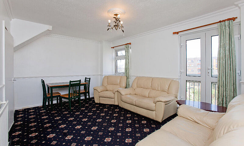 3 - Bedrooms Flat To...