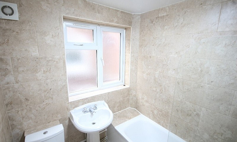 Large 2 Bedroom Flat...
