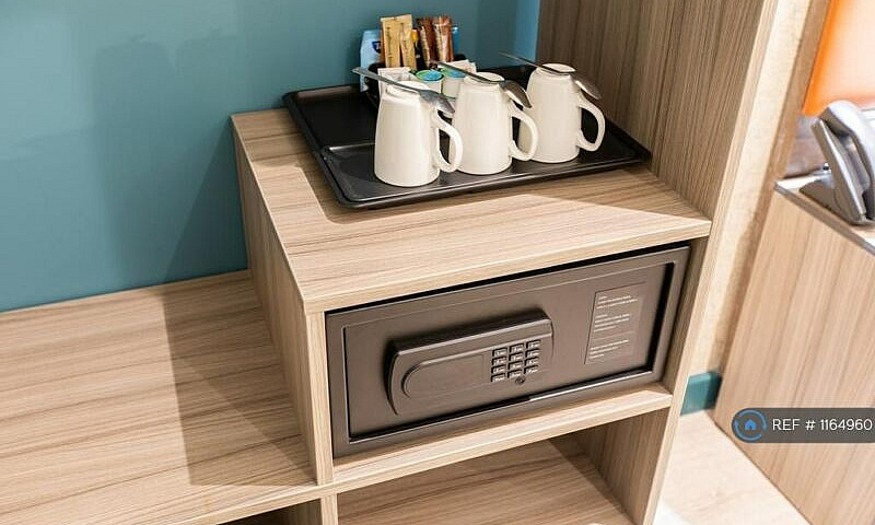 Studio Flat In Churc...
