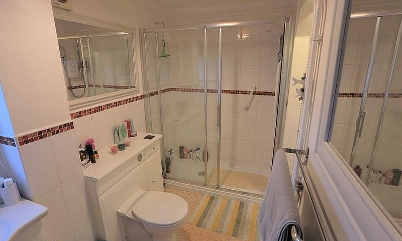 2 Bedroom Bungalow H...