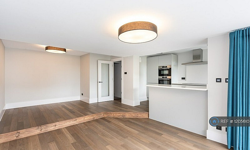 2 Bedroom Flat In Th...