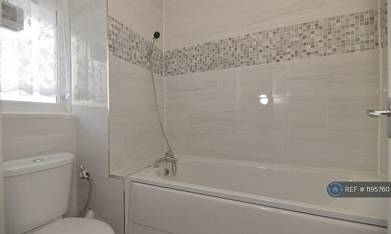 1 Bedroom Flat In St...