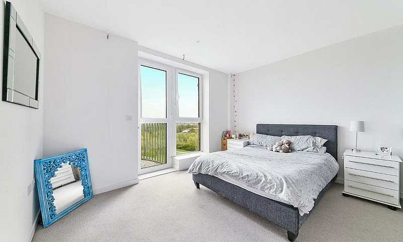 1 Bedroom Flat In Gr...