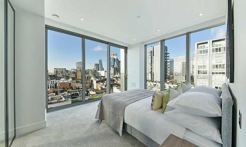 2 Bedroom Flat In Pe...