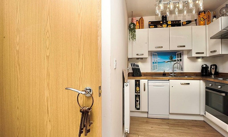 1 Bedroom Flat In 11...