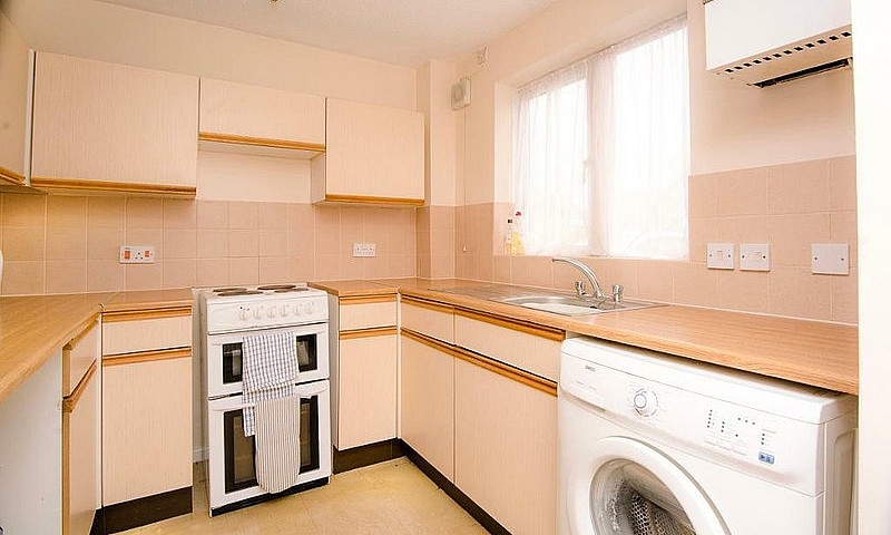 2 Bedroom House In P...