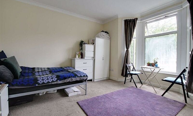 4 Bedroom Maisonette...