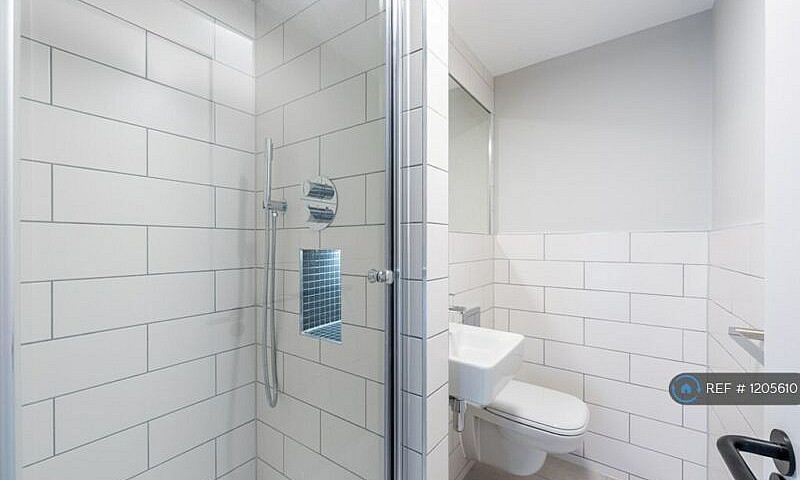 2 Bedroom Flat In Th...
