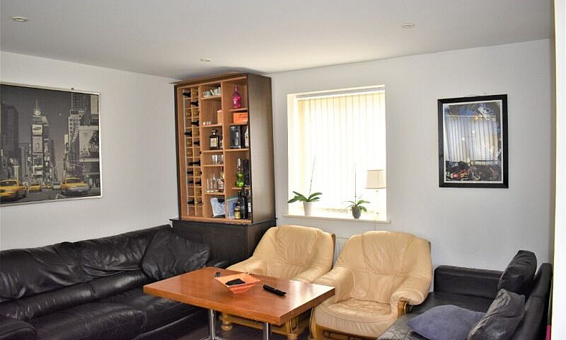 5 Bed House To-Let I...