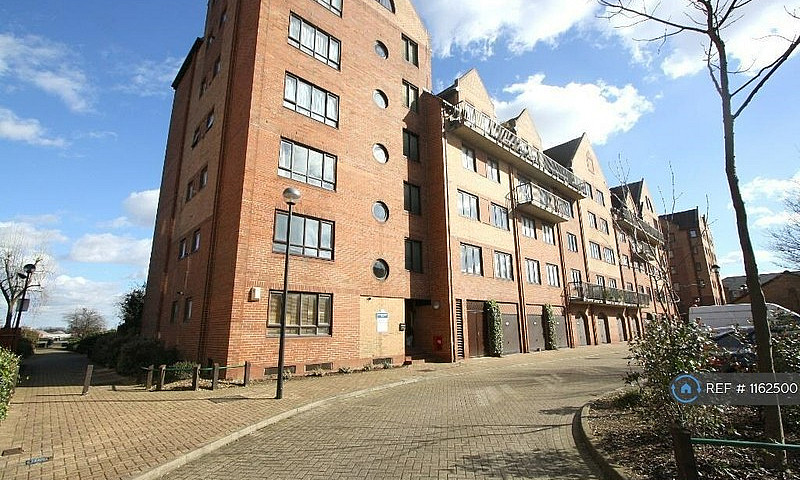 2 Bedroom Flat In Va...