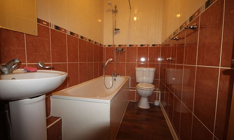 Spacious 2 Double Be...