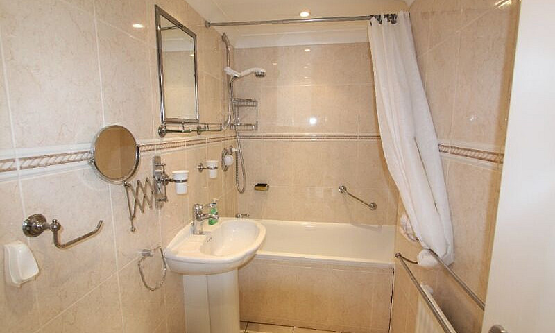 Ph3 – Spacious Brigh...