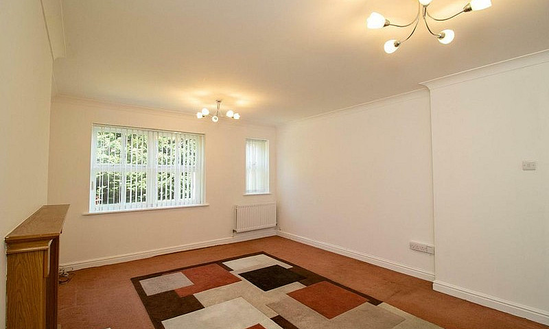 4 Bedroom House In A...