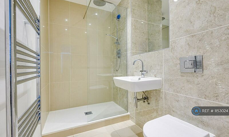 2 Bedroom Flat In Le...