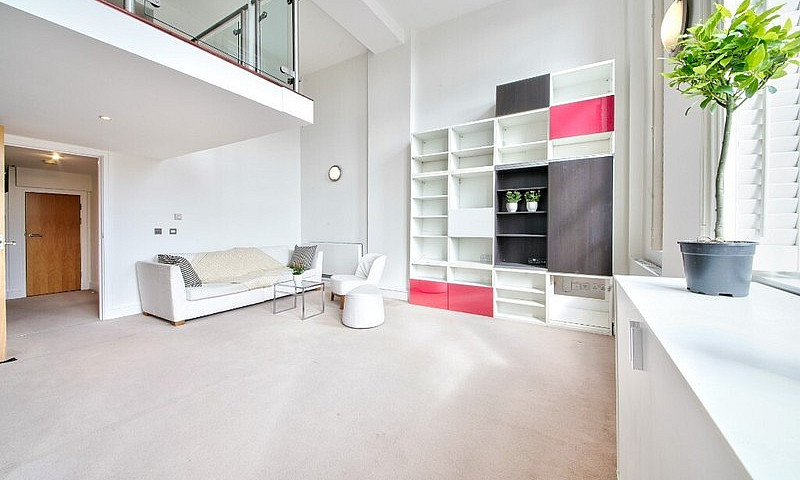 Stunning 2 Bedroom/2...